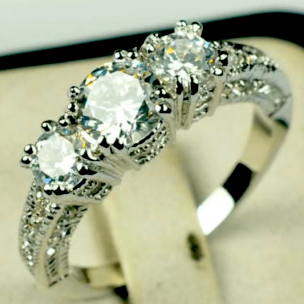 ♥️Beautiful Ring,3 Stones, White Zircon, micro set stones,down sides set ,18KSTS